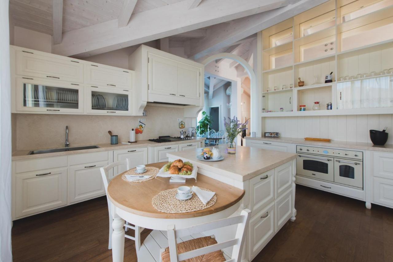 Villa Lilla Sulla Spiaggia Di San Vincenzo Luxury Exterior foto